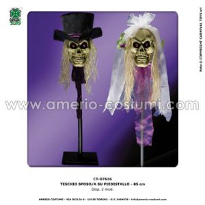 Bride and groom skull on pedestal 85 cm