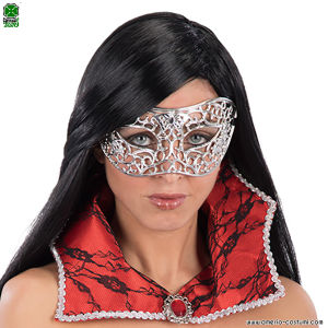 Masque en argent sculpté